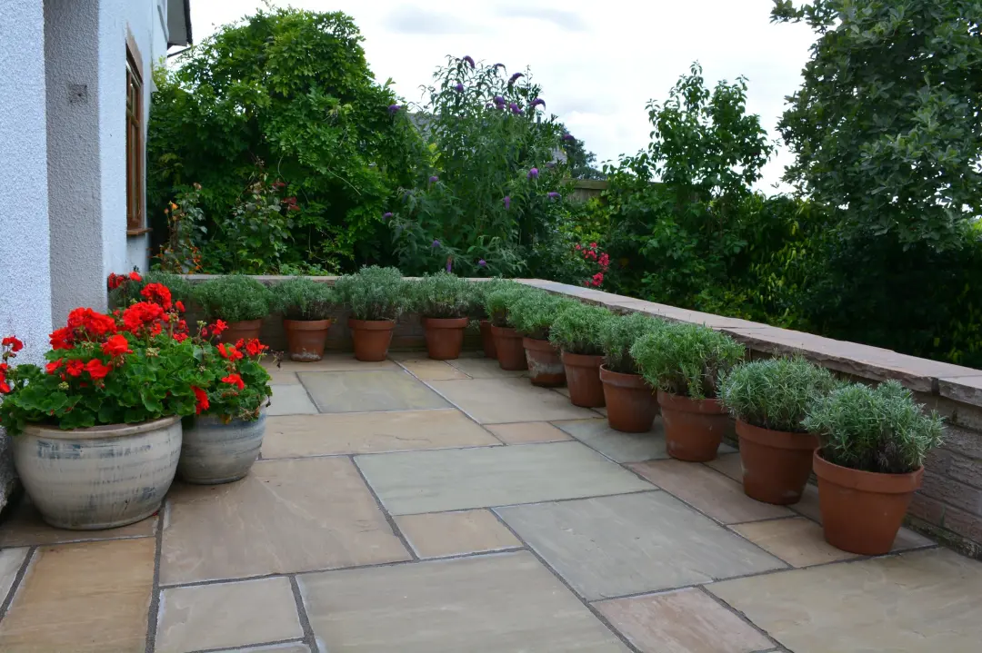 Easy Garden Designs - Clean Patios and Neatly Placed Plants